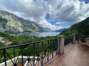Duplex with panoramic sea views
